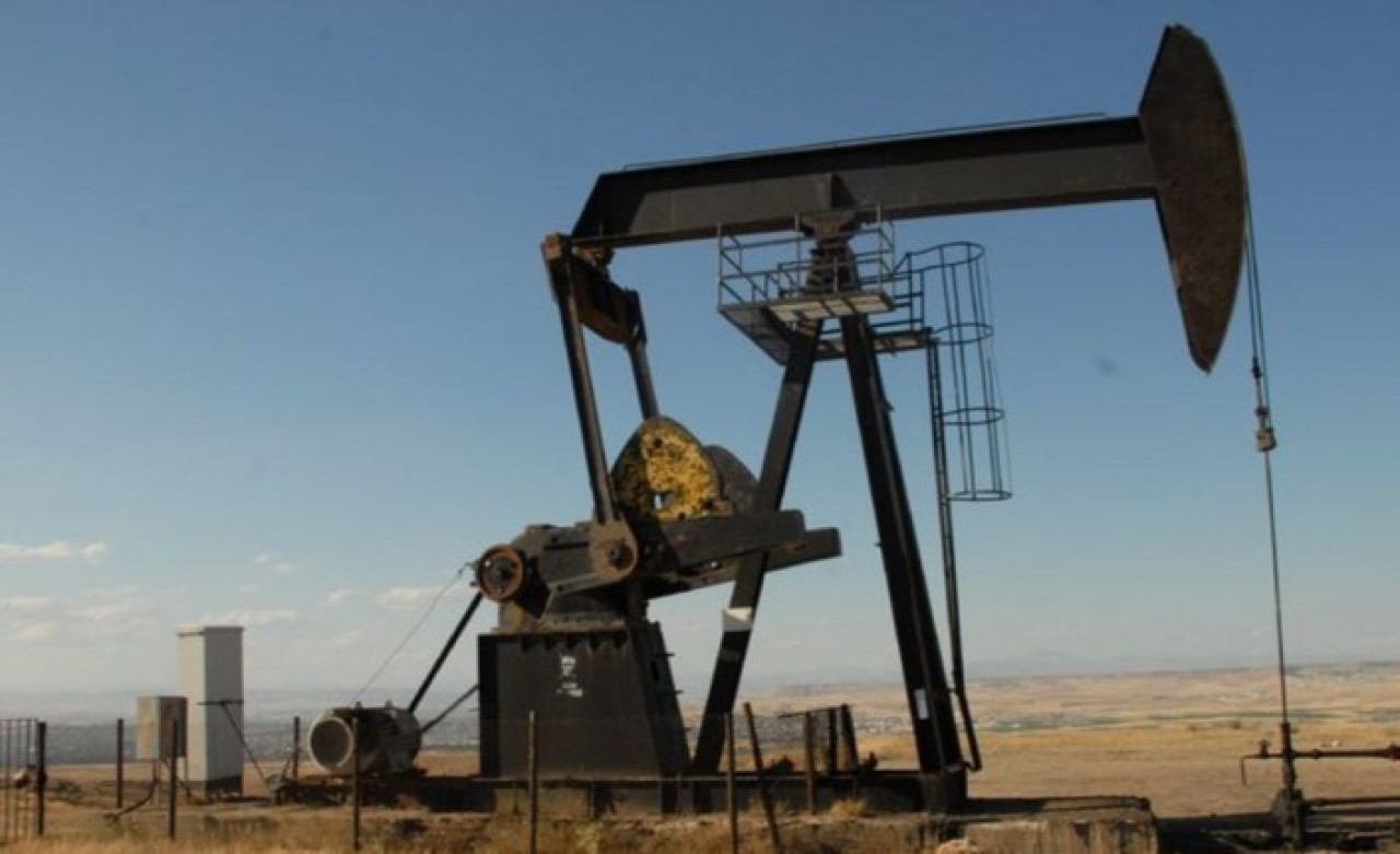 Brent petrolün varil fiyatı 99 dolar seviyesinde