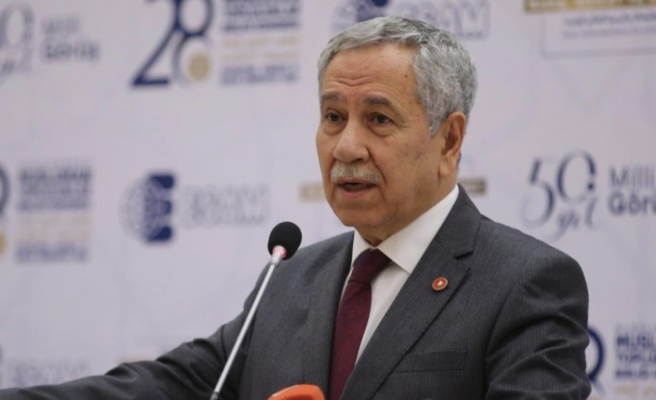Bülent Arınç'ın yeğeni siyasete atıldı: Rozetini taktığı parti şaşırttı