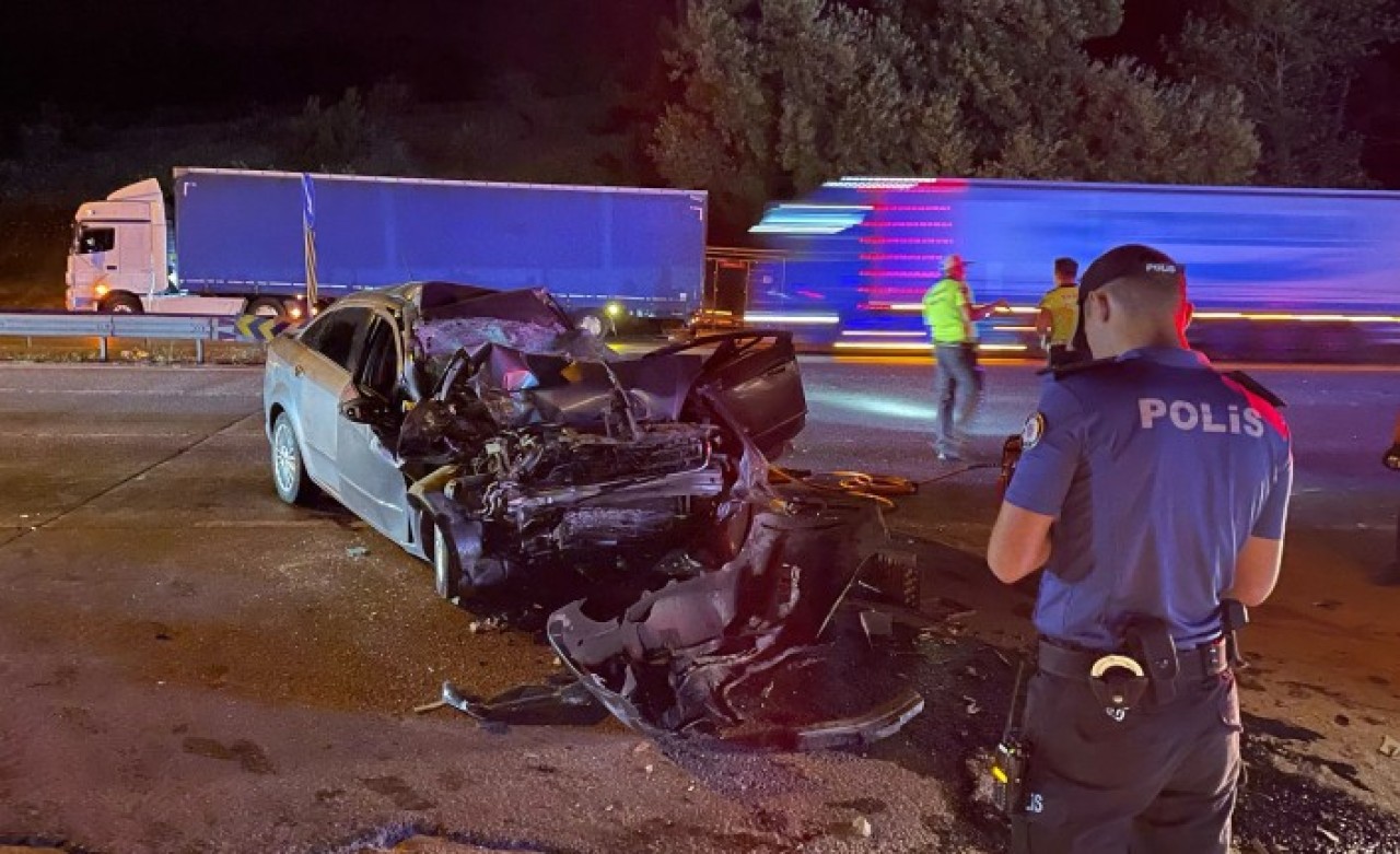 Bursa'da korkunç kaza: Selçuk Türkmen ve oğlu Mustafa Türkmen öldü. Eşi Özlem Meryem Türkmen ve oğlu Emirhan Türkmen yaralandı