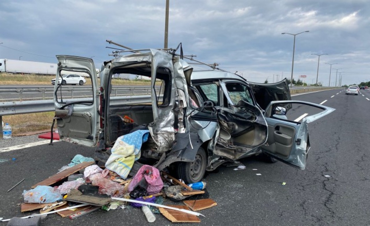 Çorlu'da kamyonun çarptığı araçtaki Ercan Çiçek,  Merve Çiçek ve Mustafa Çiçek öldü