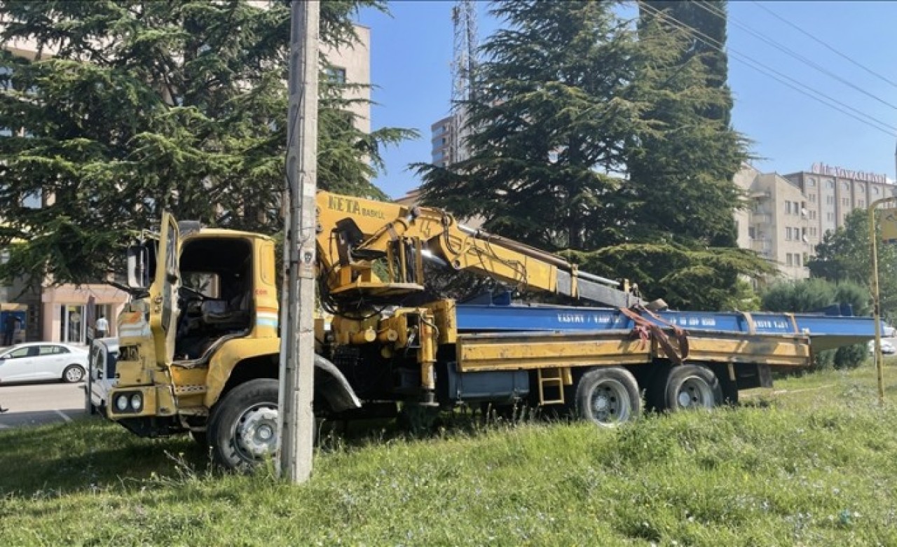 Çorum'da freni patlayan vincin kaldırımda çarptığı iki yaya hayatını kaybetti