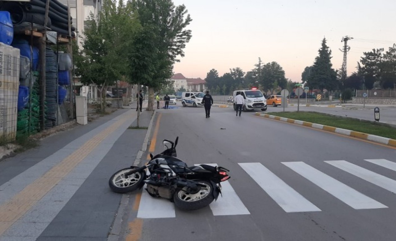 Çorum'da motosiklet kaldırıma çarptı: Abdullah Partici öldü,  Serdar Cömert ağır yaralı