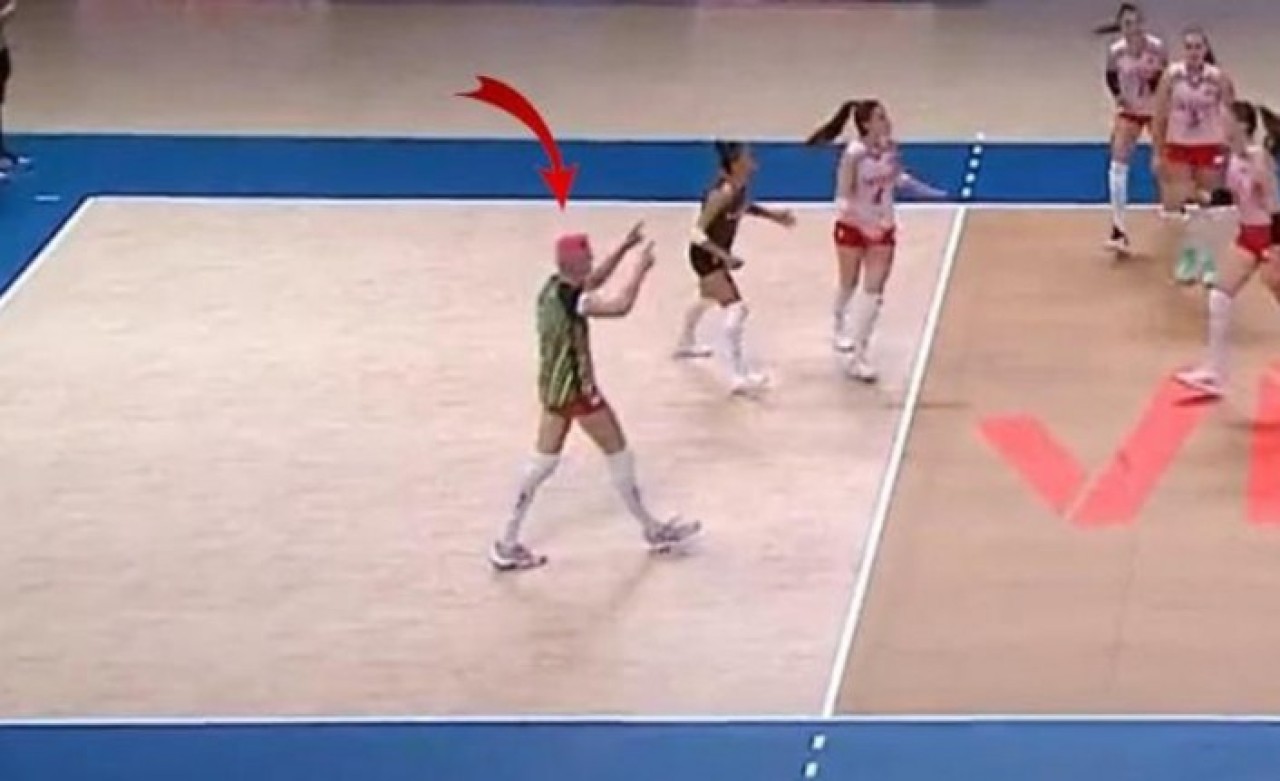 Ebrar Karakurt'un milli maça ay-yıldızlı formayla çıkmaması gündem oldu: İşte giydiği tişört ile verdiği mesaj