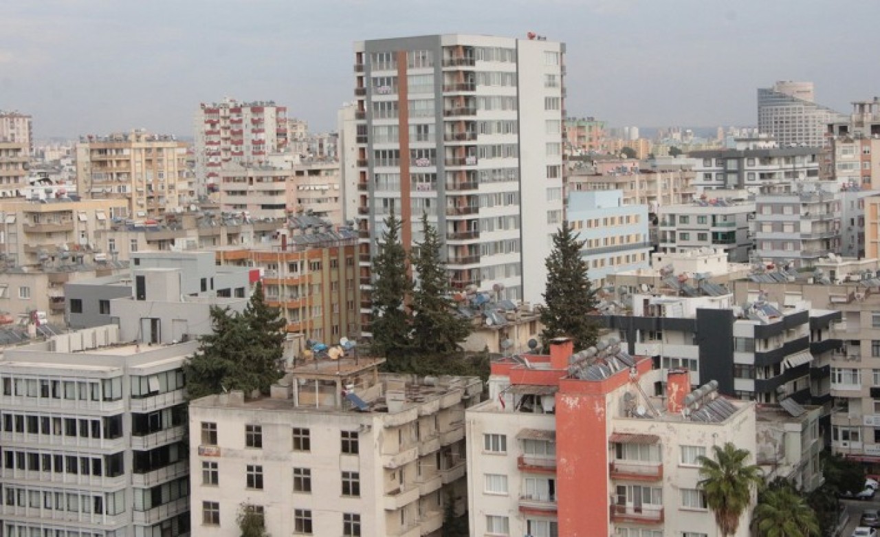 Fahiş fiyatla evlerini kiraya veren ev sahipleri şimdi  'İmdat' diyor: Yerliler ödeyemiyor,  yabancılar kaçıyor!