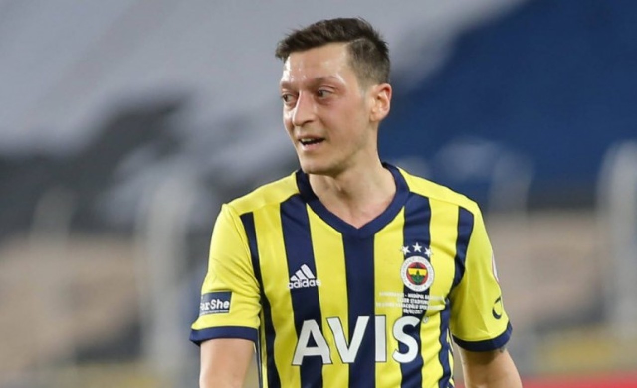 Fenerbahçe,  Mesut Özil'le yolları ayırdı: İşte yeni takımı