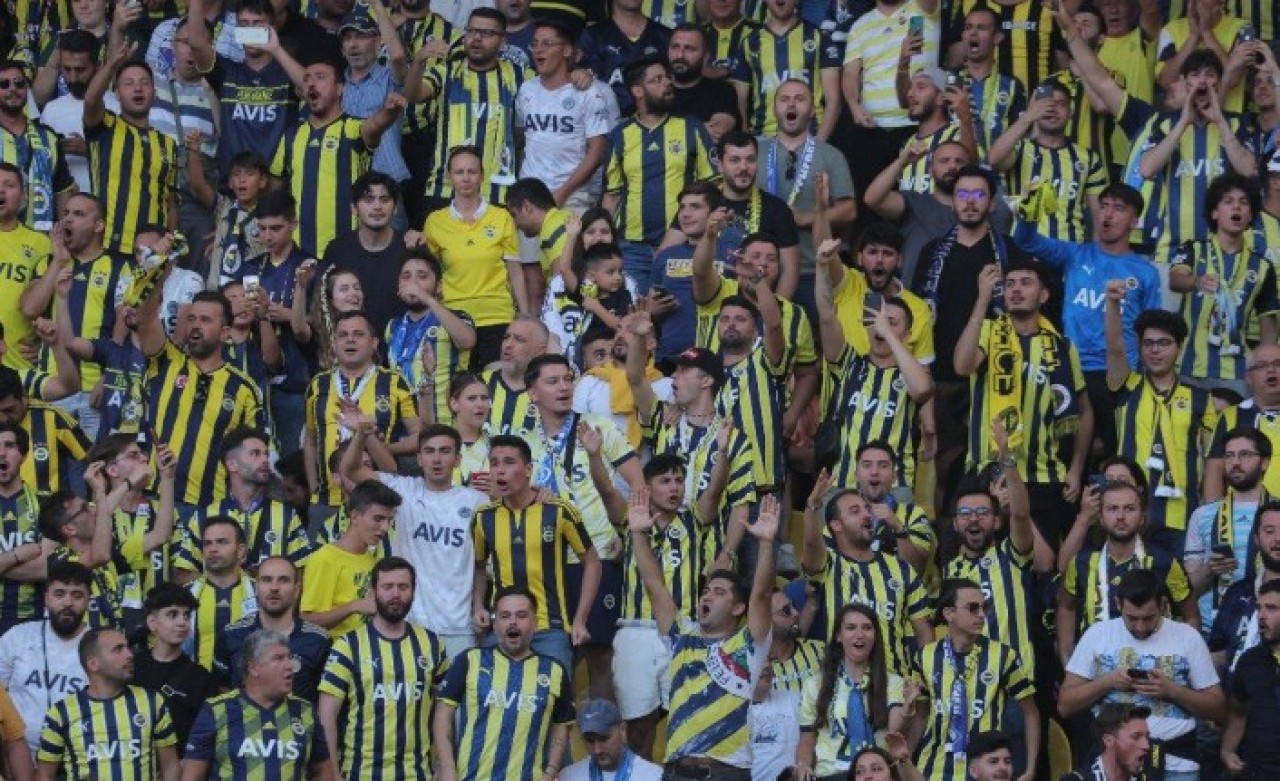 Fenerbahçeli taraftarlardan Dinamo Kiev maçında Putin tezahüratı