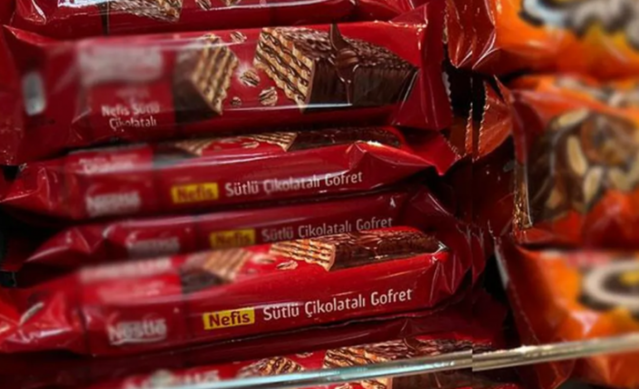 Havalimanında bir adet çikolatalı gofretin satış fiyatı dudak uçuklattı