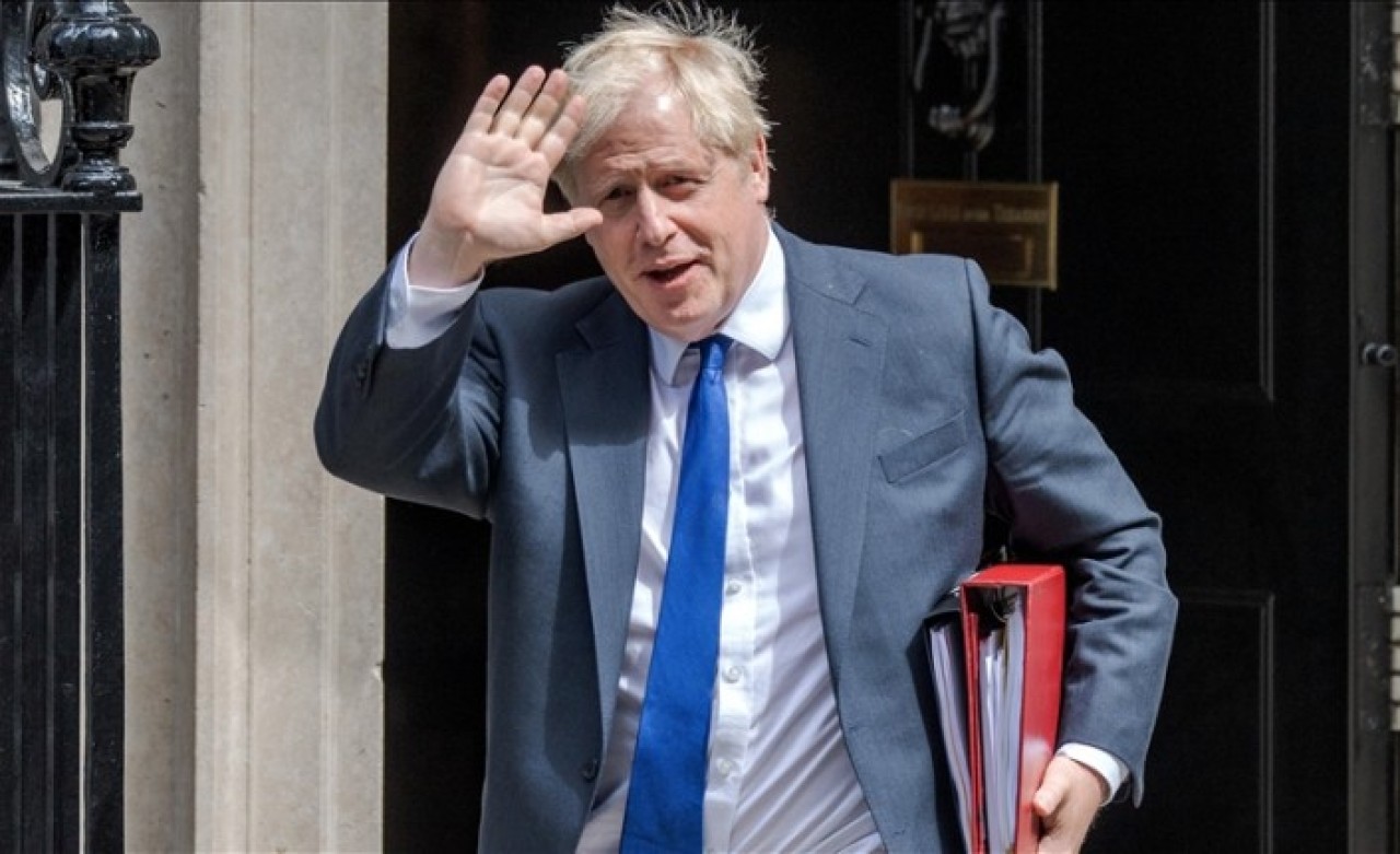 İngiltere'de inanılmaz şeyler oluyor: Boris Johnson pes etti!