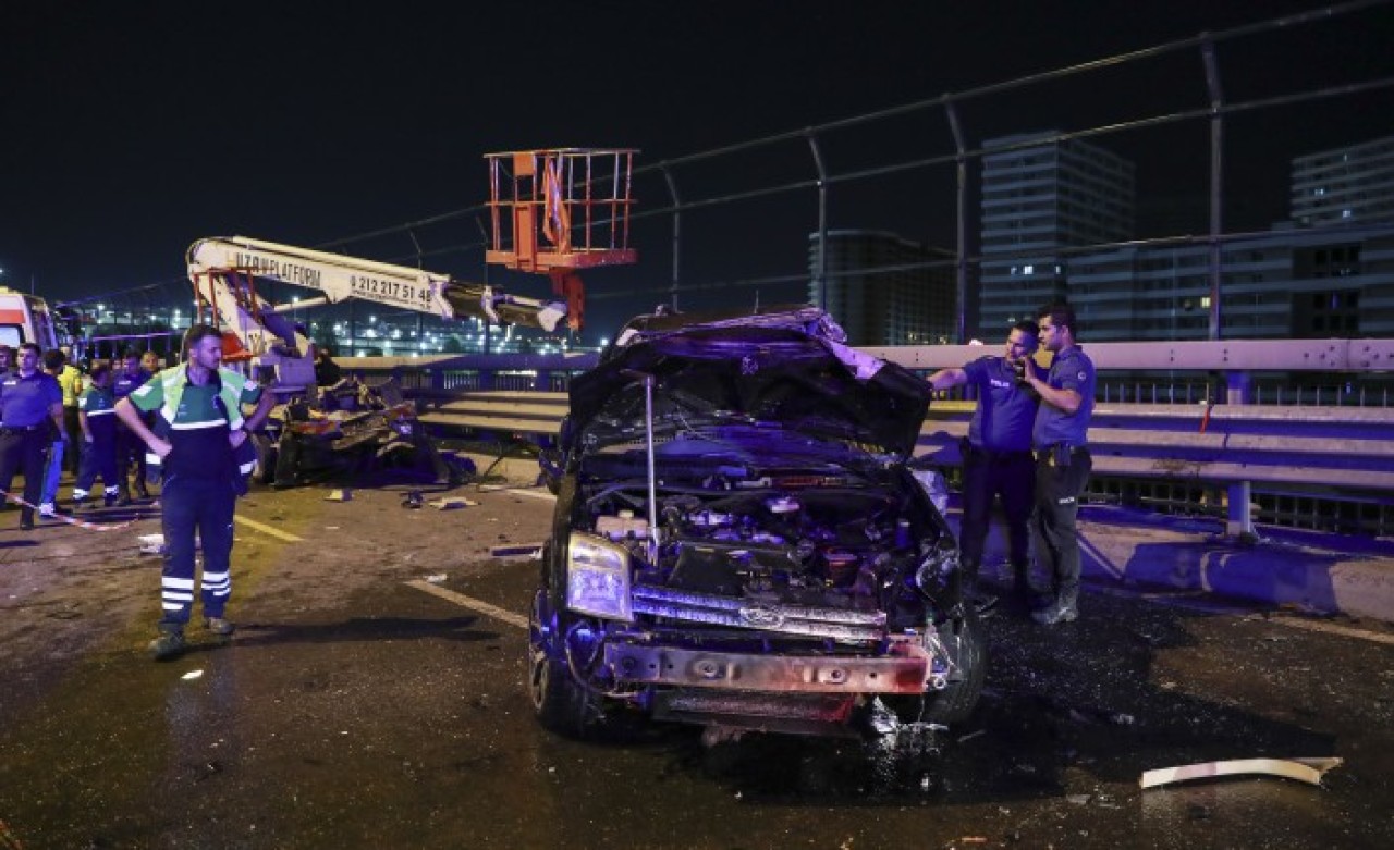 İstanbul'da korkunç kaza: Emre Karakaya ile Caner Şişman öldü,  5 kişi yaralandı