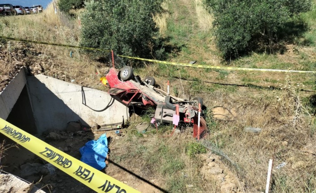 İzmir'de feci kaza: Otomobilin sürücüsü Uğur Bedel öldü