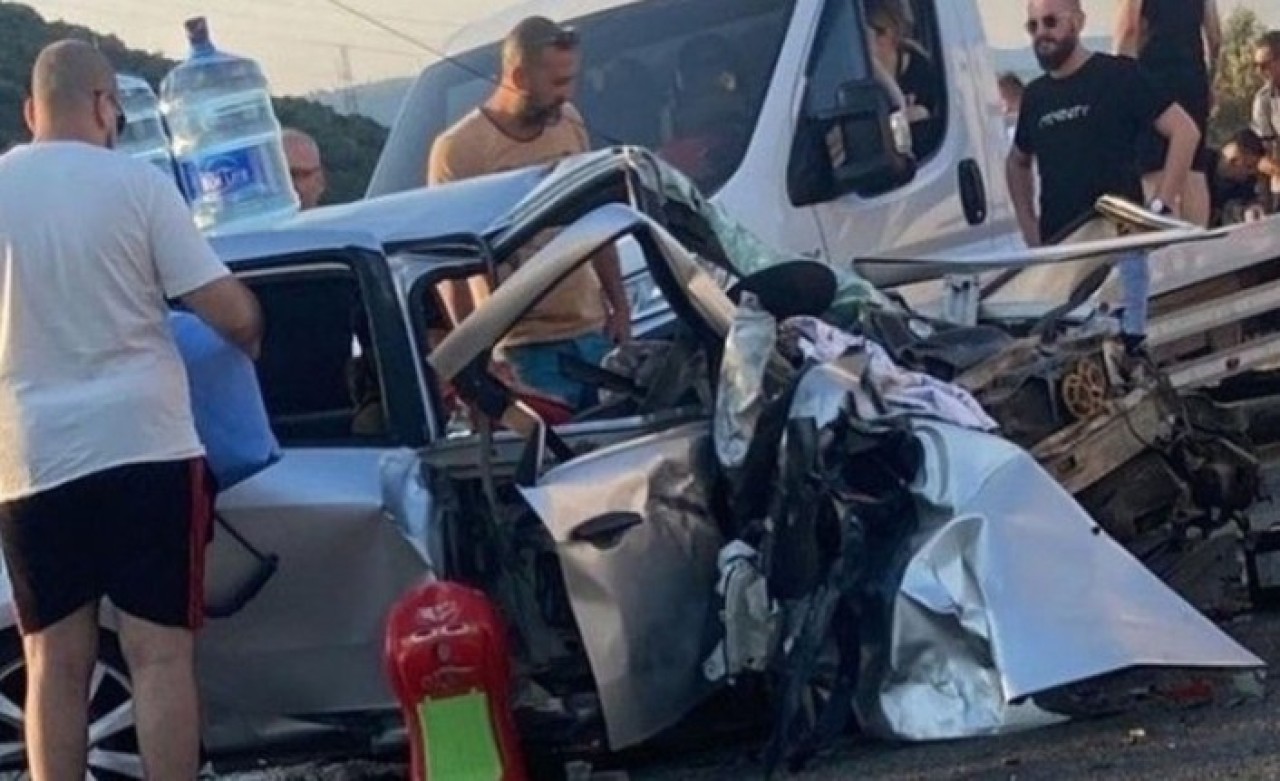 İzmir'de iki otomobil çarpıştı: Emine Akşit öldü,  6 kişi de yaralandı