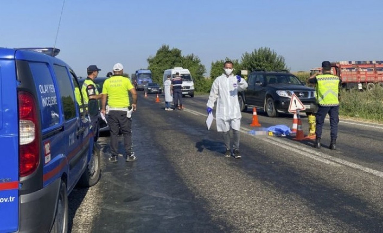 İzmir'de otomobilin çarptığı Sevinç Yür ile torunu Buse Ada Yür öldü