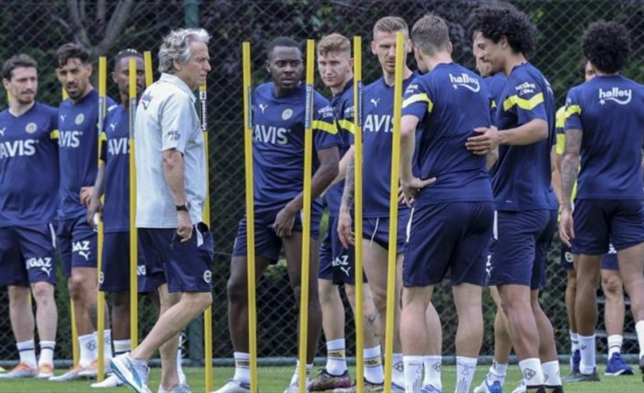 Jesus'tan şok karar: Fenerbahçe'de 5 futbolcu kadro dışı 