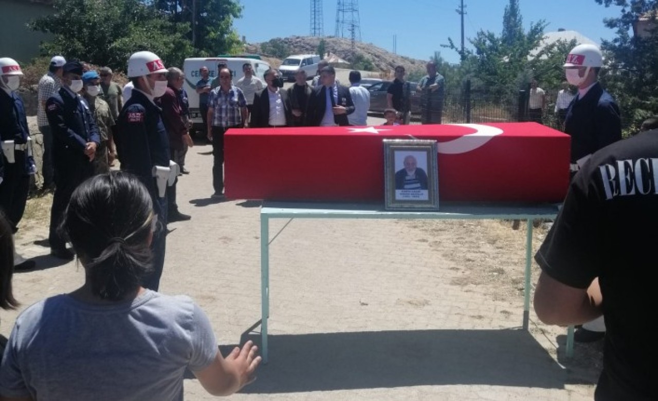 Kayseri’de vefat eden Kıbrıs Gazisi Osman Akgöllü son yolculuğuna askeri törenle uğurlandı!