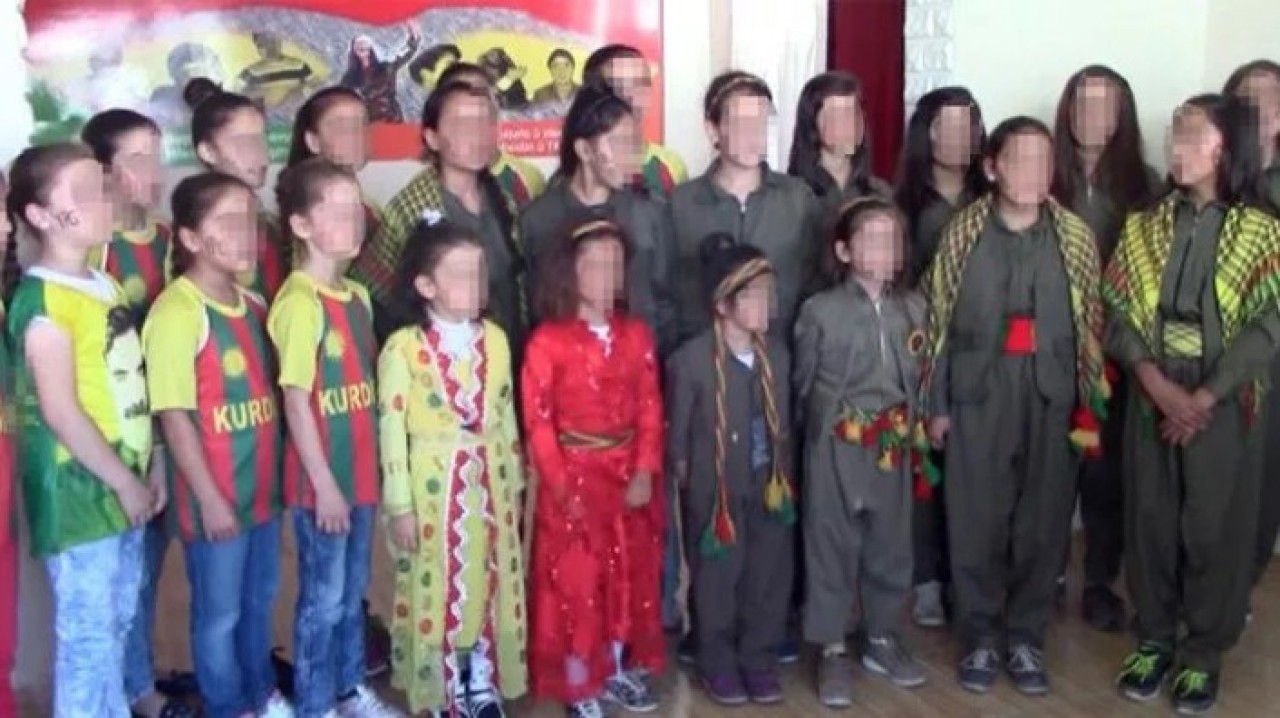 Kültür merkezinde ortaya çıkanlar şoke etti! Küçük çocukları militan olarak yetiştiriyorlar