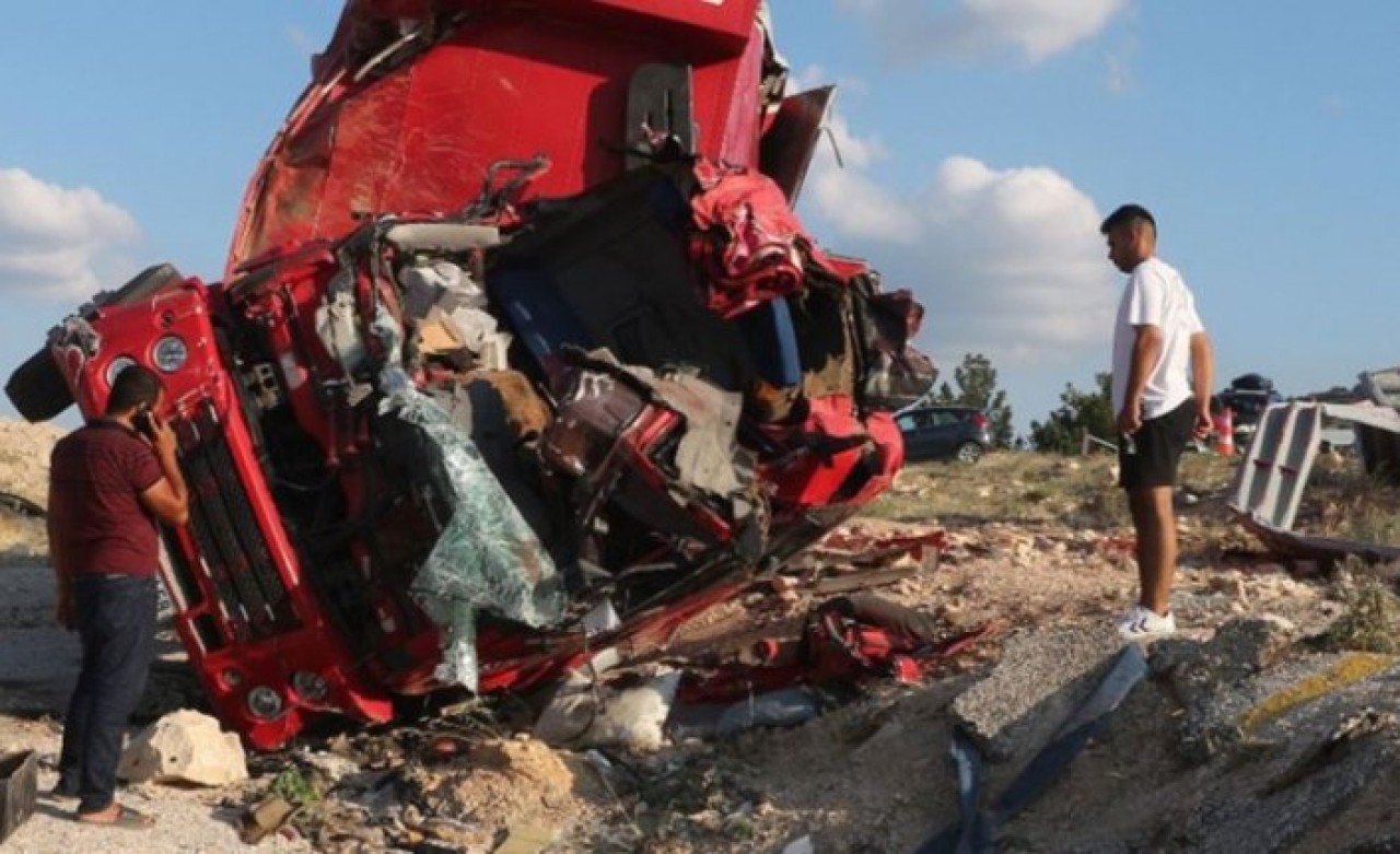 Mersin'de korkunç kaza: Mehmet Topal,  Abdülselam Dündar,  Bahattin Dündar ve Abdülgafur Acar öldü