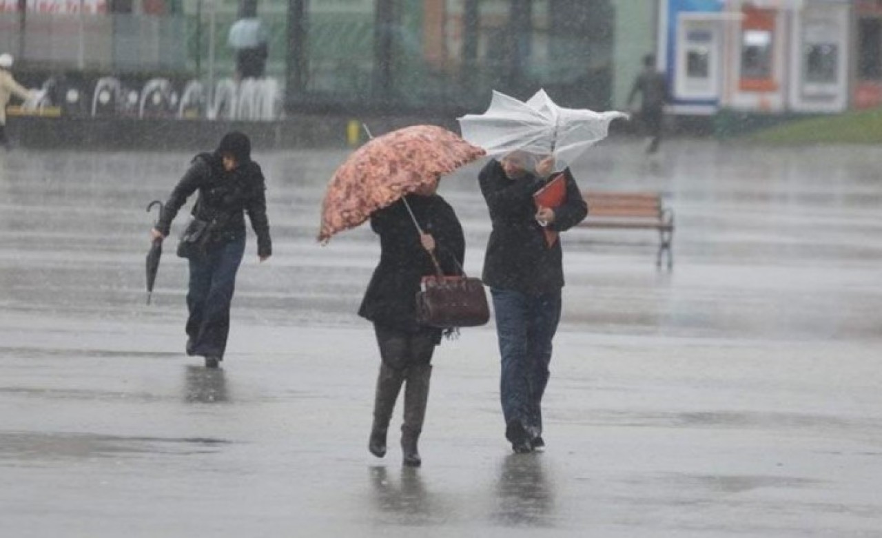 Meteoroloji saat verip il il uyardı: Sakın dışarda olmayın kuvvetli yağış geliyor!
