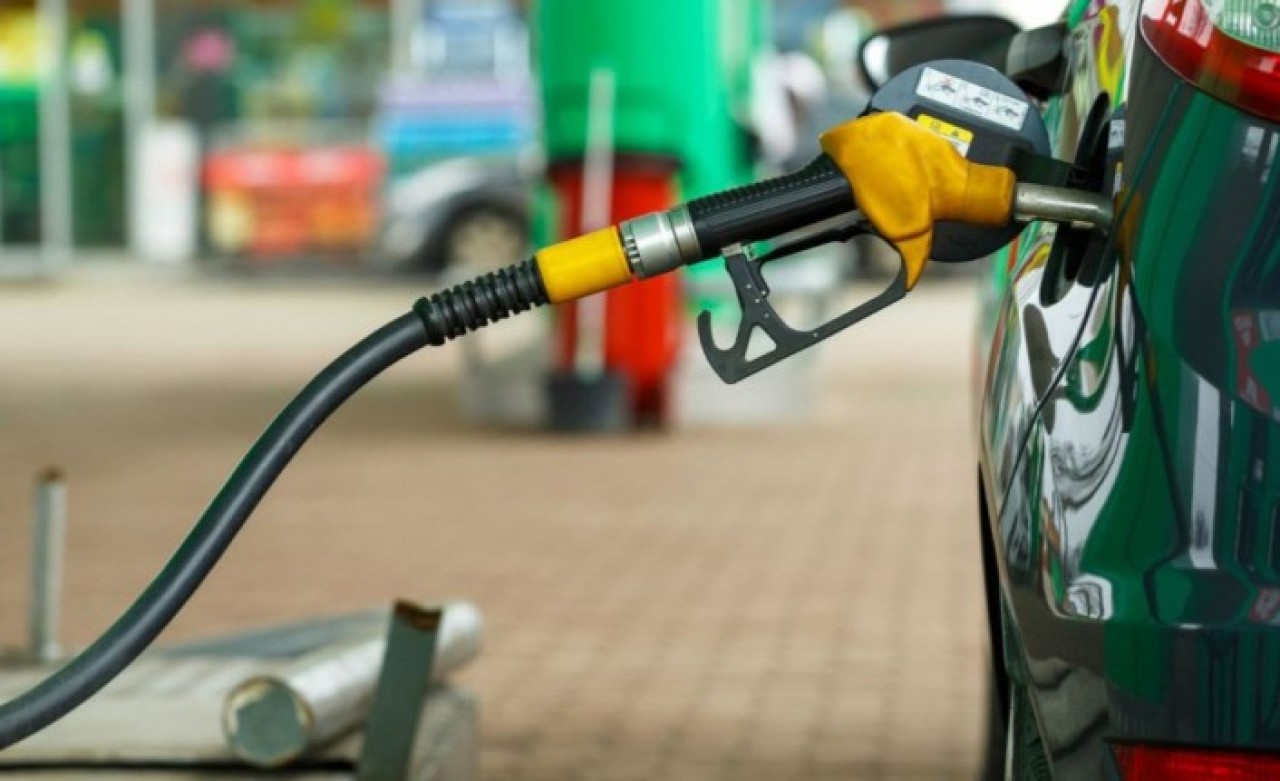 Motorinin ardından benzine de indirim geliyor: Bakın ne kadar oldu!