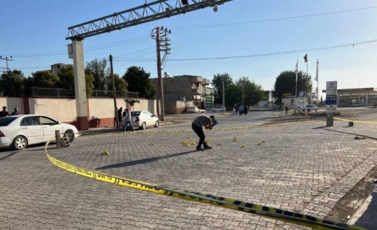 Şanlıurfa'da 3 çocuk annesi kadın yasak aşk yaşadığı adamı sokak ortasında kurşun yağmuruna tutup öldürdü