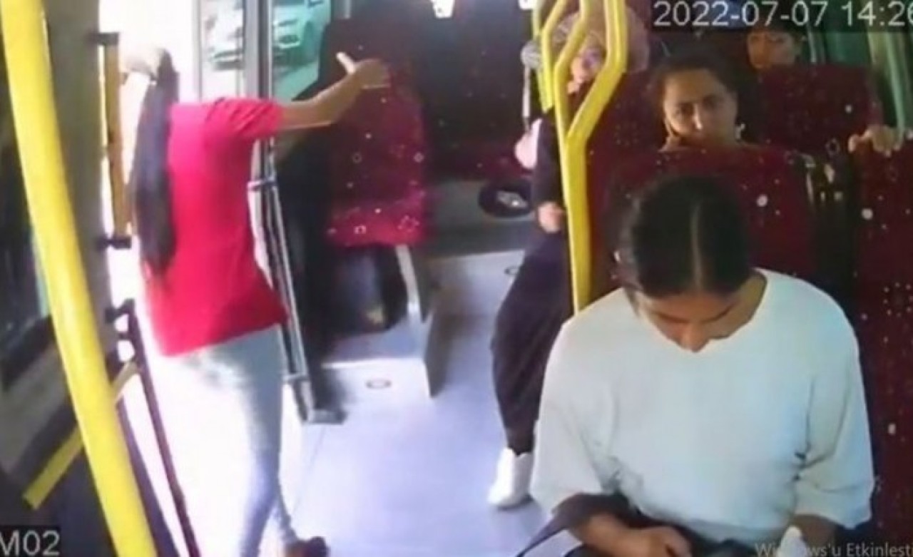 Tarsus'ta minibüsten düşen Meryem Özkıraç öldü