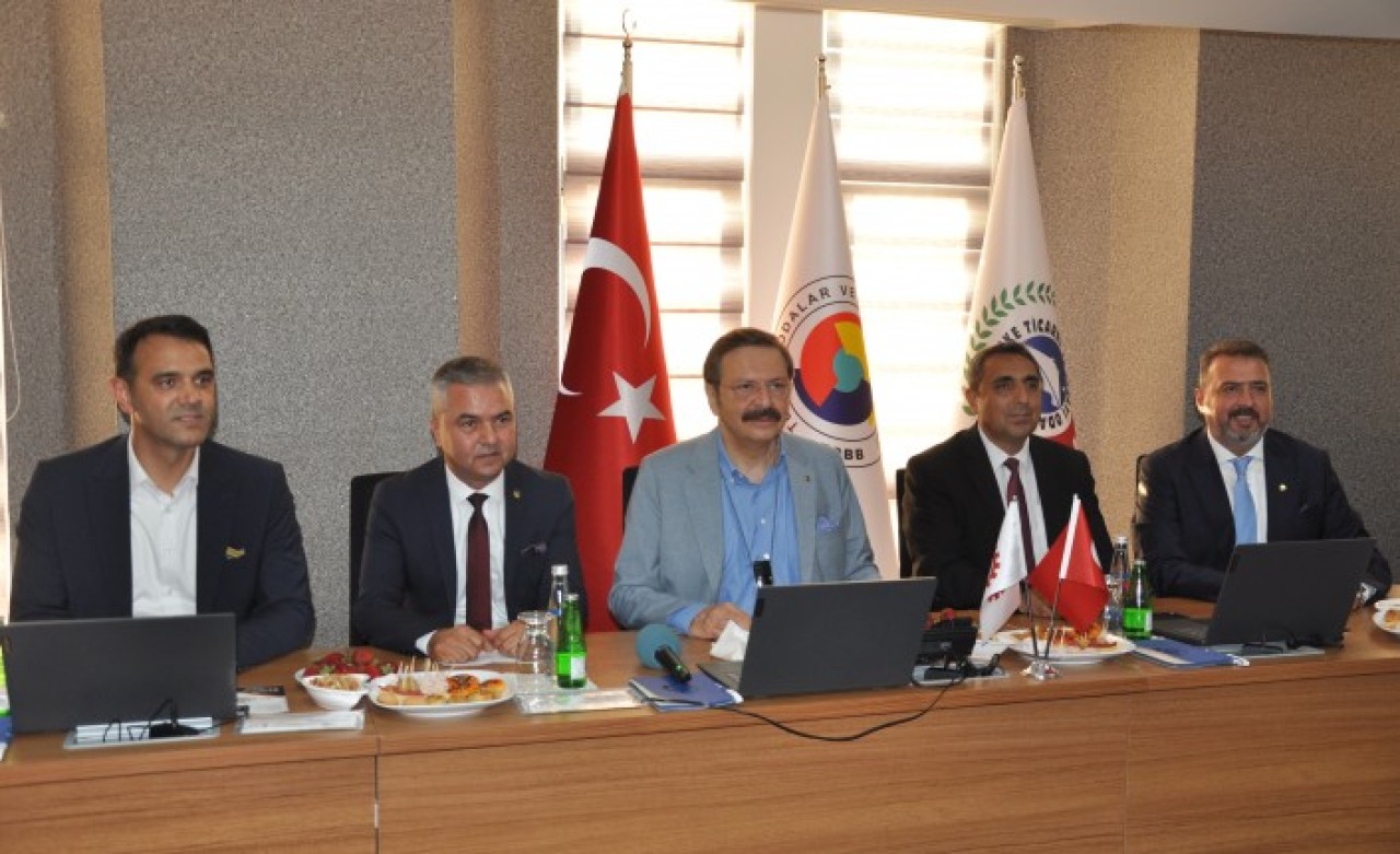 TOBB Başkanı Hisarcıklıoğlu,  asgari ücrete yapılan artışı değerlendirdi