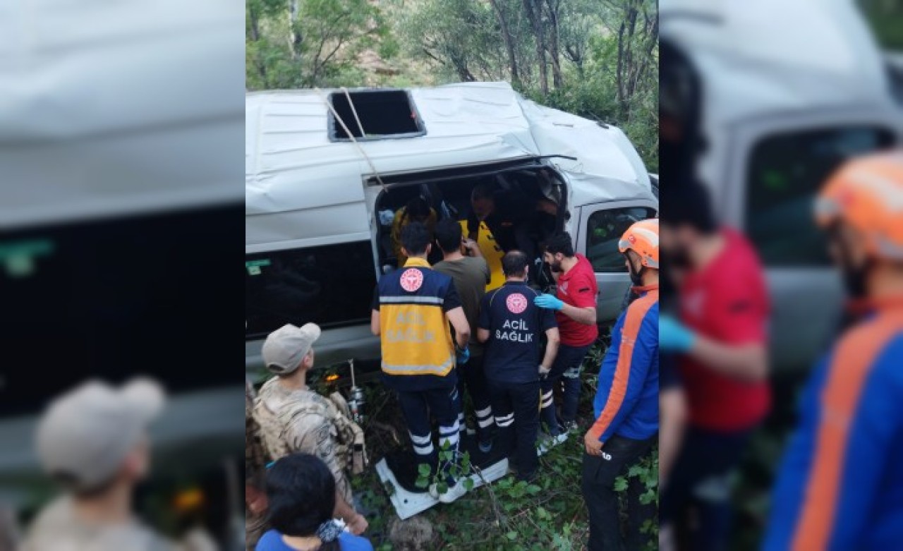 Tunceli'de feci kaza: 19 kişi yaralandı,  2'si ağır