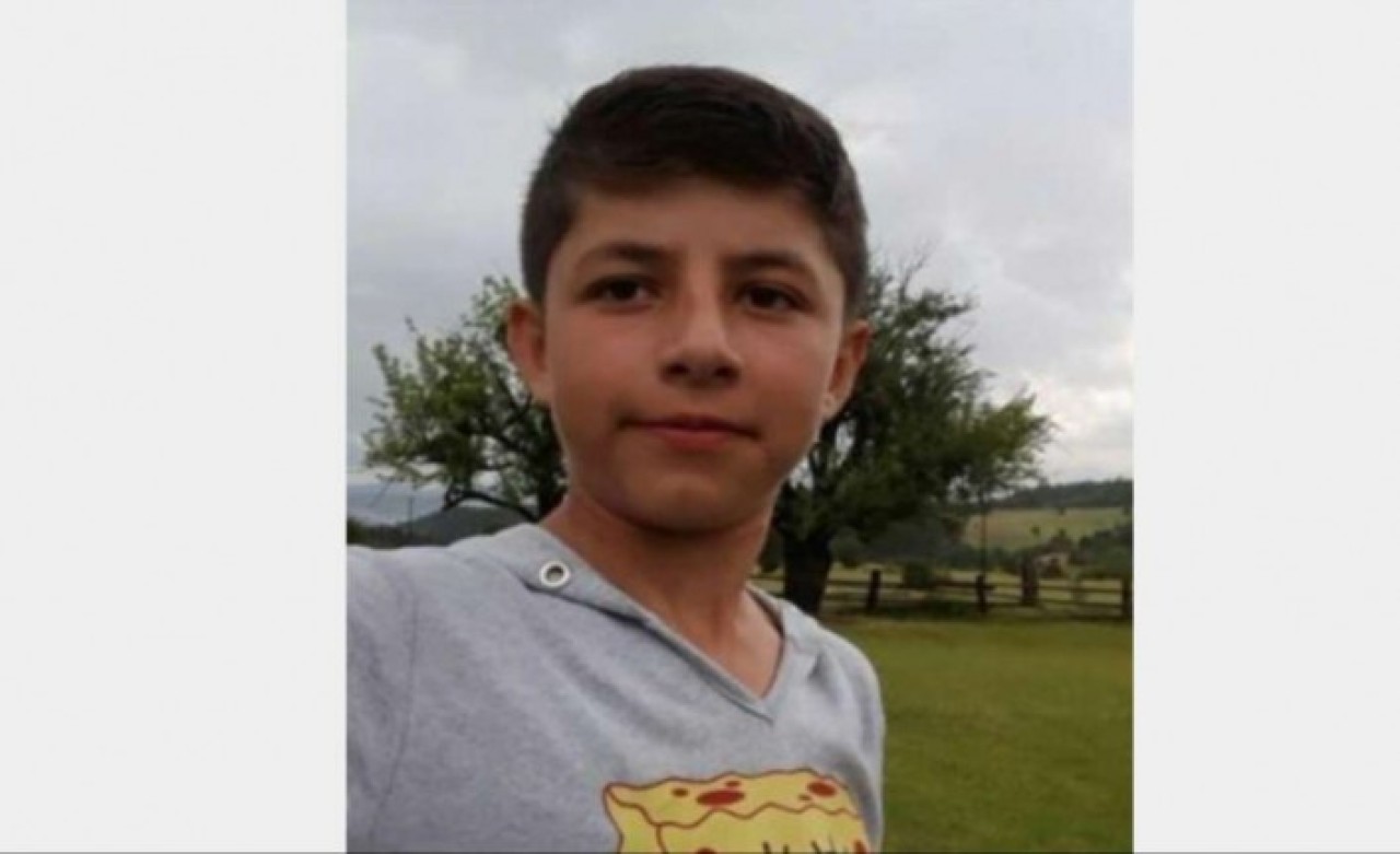 16 yaşındaki Enis Nuri Yıldırım  temizlemek için aldığı babasının tüfeğinin kazara ateş alması sonucu öldü.