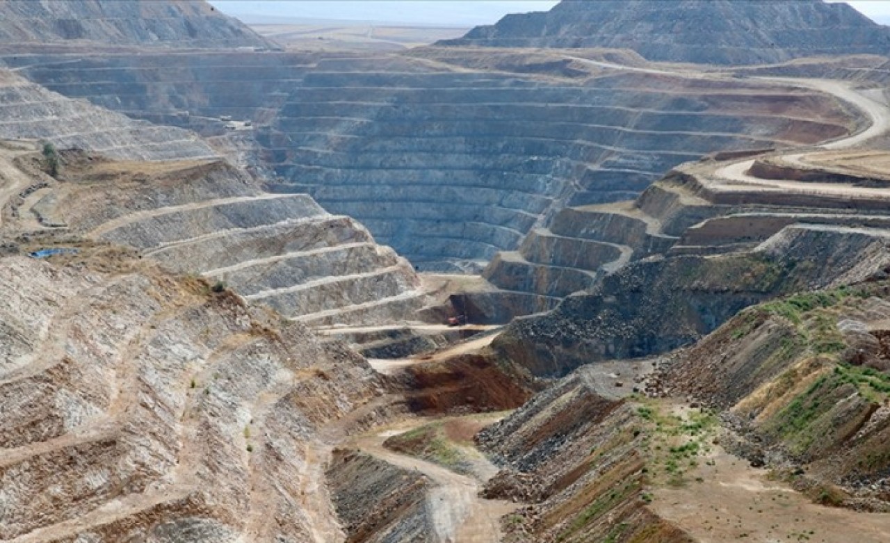 20 bin onsluk altın kaynağı tespit edilen alanda çalışmalar başladı