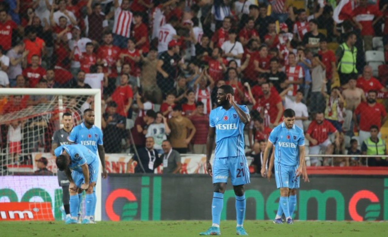 7 gollü maç: Trabzonspor Antalya'da neye uğradığını şaşırdı!