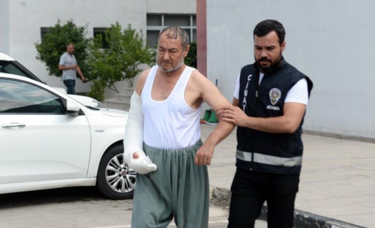 Adana'da Şeref Güngör,  yatağa bağımlı annesi Neriman Güngör'ü yastıkla boğarak öldürdü