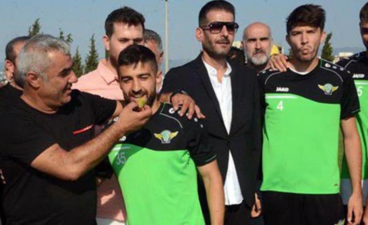 Akhisarspor'da baklava yiyen 8 futbolcu kadro dışı bırakıldı