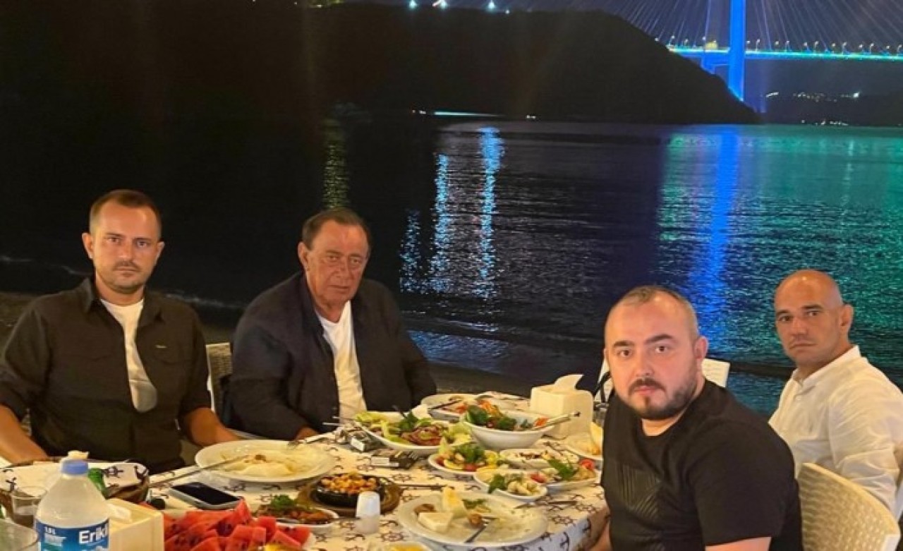 Alaattin Çakıcı Çapari Restaurantta yakınlarıyla görüldü