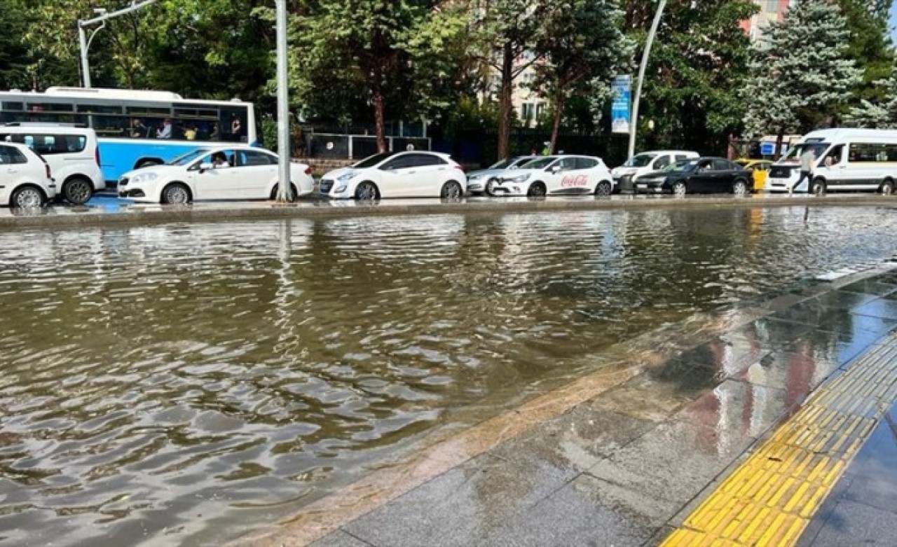 Ankara'da fırtına ve sağanak can aldı: Acı haberi Vali Şahin açıkladı