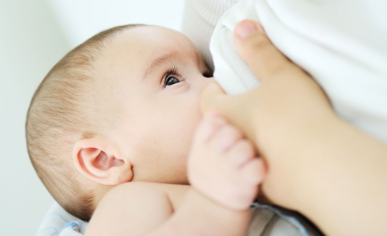 Anne sütü,  bebeklerin ilerleyen yaşta obezite riskini azaltıyor