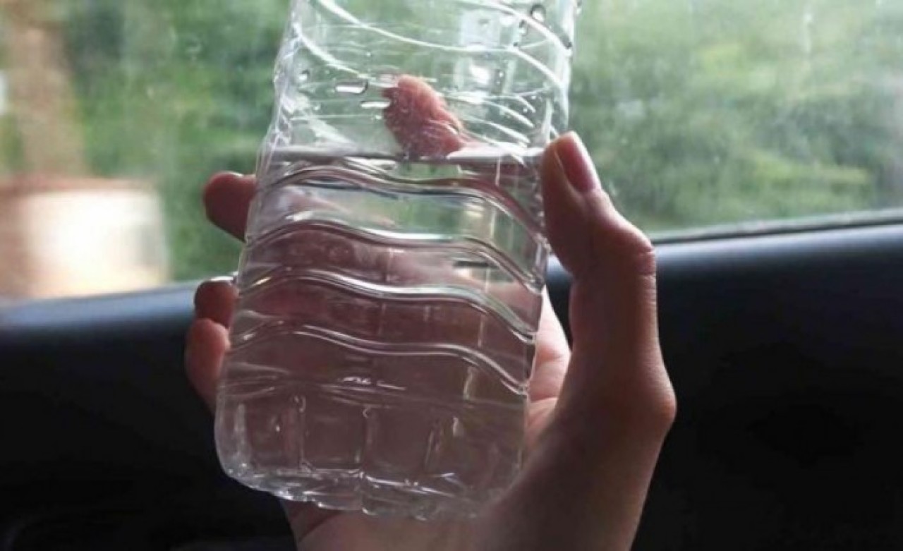 Araçta bekleyen sular tehlike saçıyor: İşte neden olabileceği hastalıklar