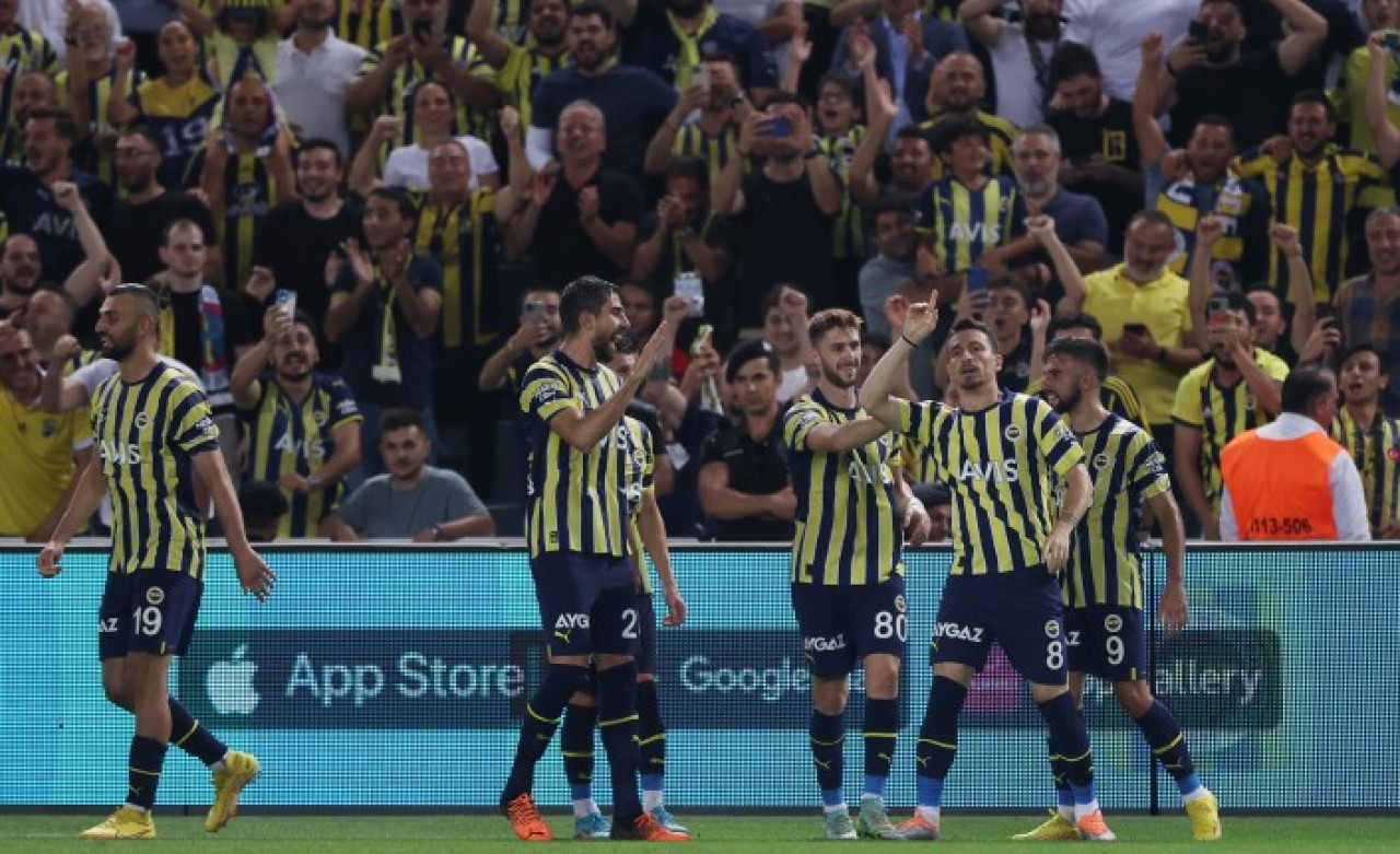 Avrupalı Fenerbahçe hava attı: Austria Wien'i dağıttı