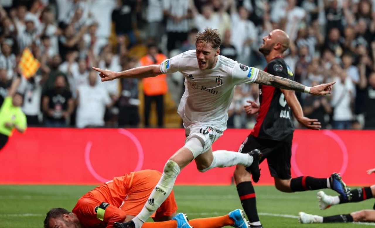 Beşiktaş'tan 4 fileye 3 direğe: Karagümrük'ü yıktı geçti