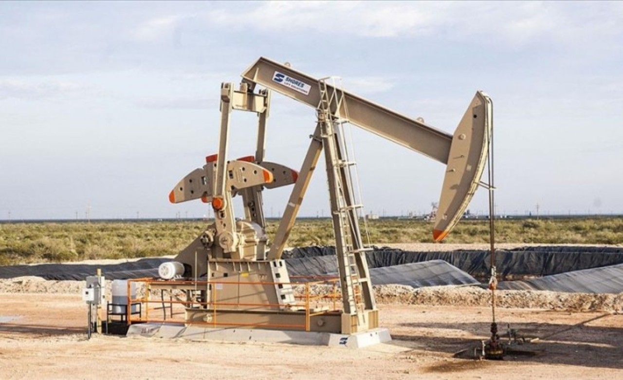 Brent petrolün varil fiyatı 98, 69 dolar