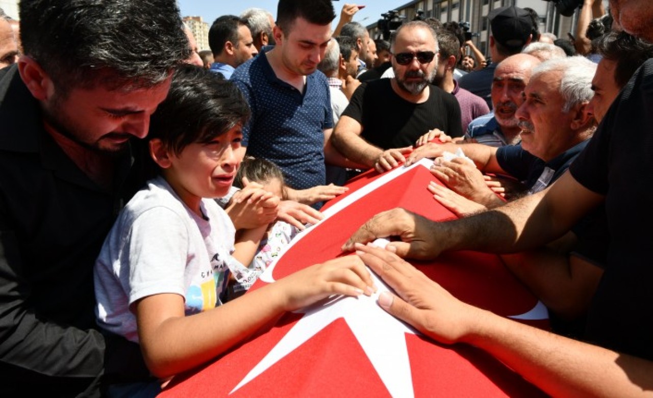 Bu acıya yürek mi dayanır? Gaziantep'te sağlıkçılar Tuba Uzdilli,  Adbullah Kütük ve Halil Özden ile gazeteci Umut Yakup Tanrıöver'in cenaze töreninde gözyaşları sel oldu