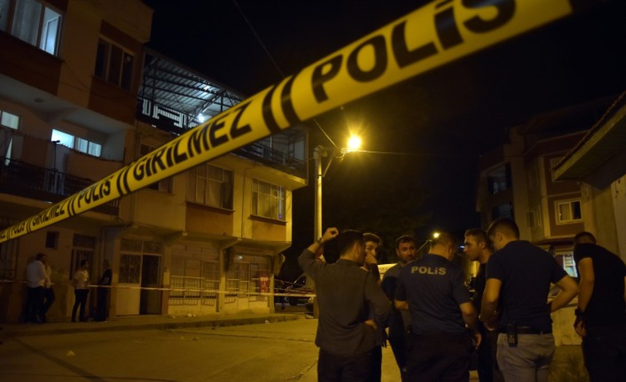 Bursa'da ev sahibi ile kavga edip. bir polisi de vuran kiracı intihar etti