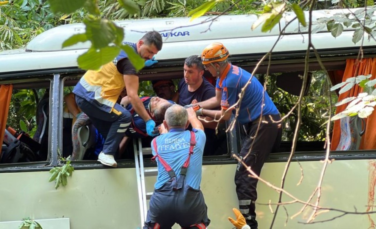 Bursa'da tur otobüsü kazası: Şule Dağdelen,  Nazan Kaytan,  Fatih Kalemiş ve Mustafa Kemal Girgin öldü