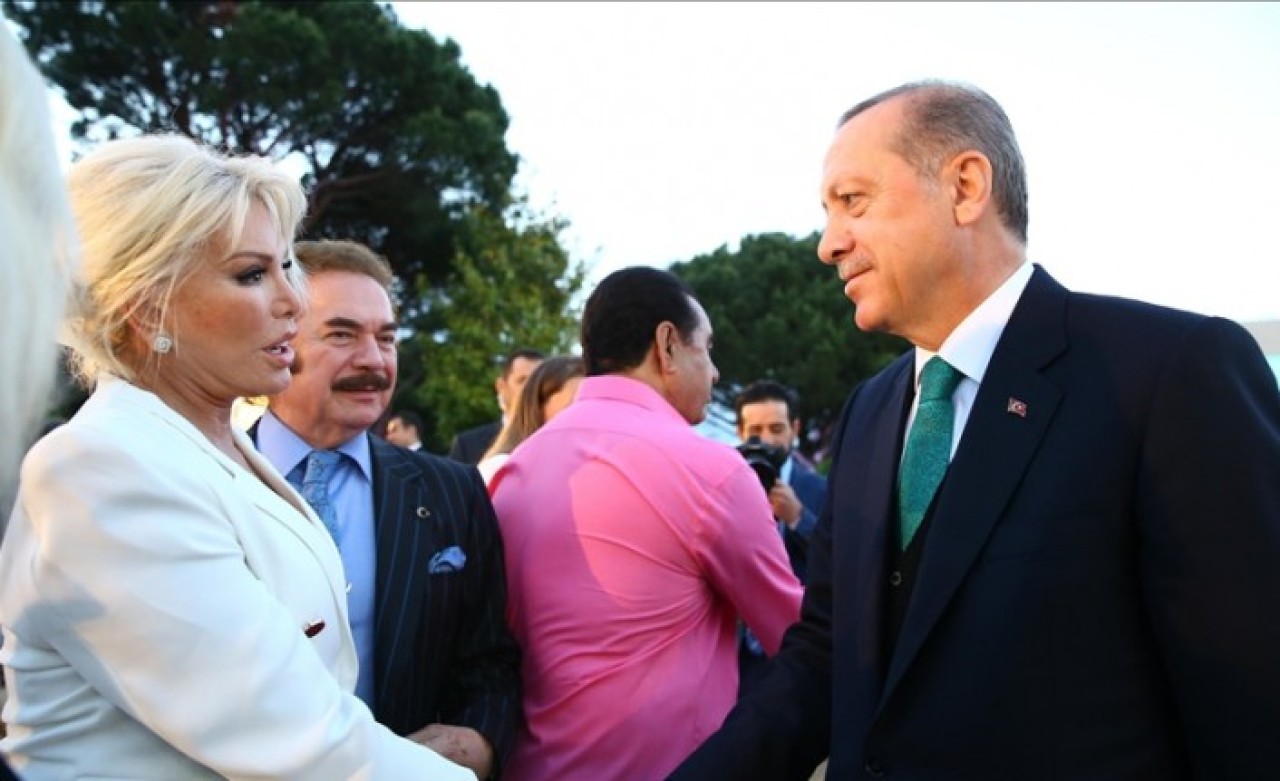 Cumhurbaşkanı Erdoğan'dan Ajda Pekkan'a geçmiş olsun telefonu