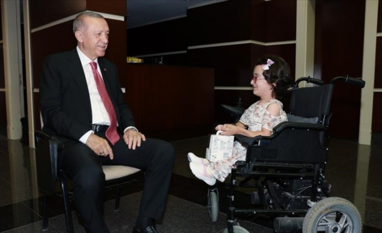 Cumhurbaşkanı Erdoğan'ın hayalini gerçekleştirdiği küçük Hira Cinali'nin diğer hayali de Beşiktaş