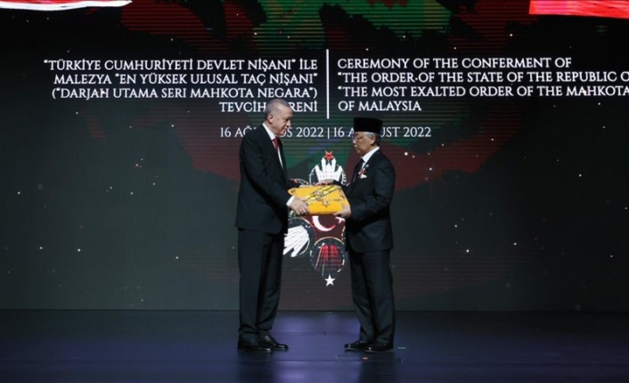 Cumhurbaşkanı Erdoğan,  Malezya Kralı'na Devlet Nişanı verdi