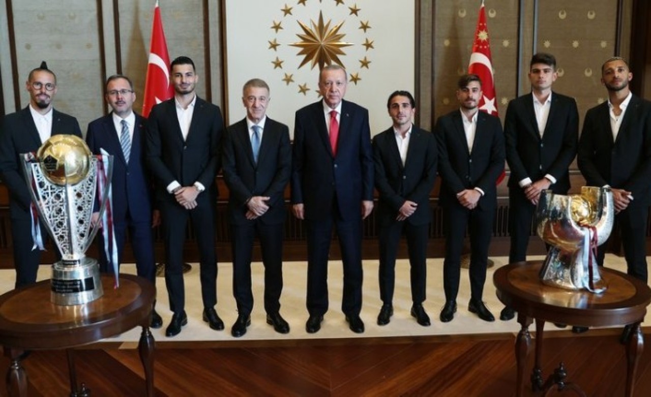 Cumhurbaşkanı Erdoğan,  Trabzonspor'u kabul etti