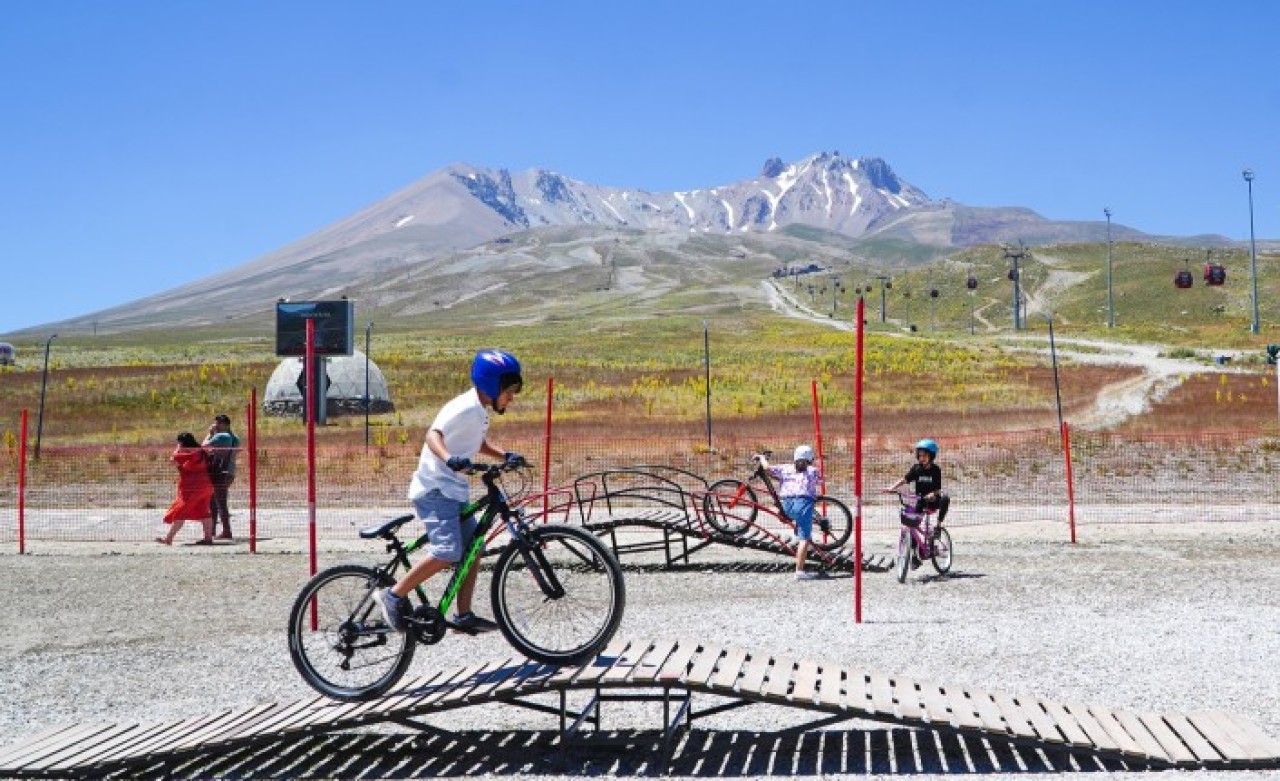 Erciyes Dağı'nda çocuklar için bisiklet ve aktivite parkı kuruldu