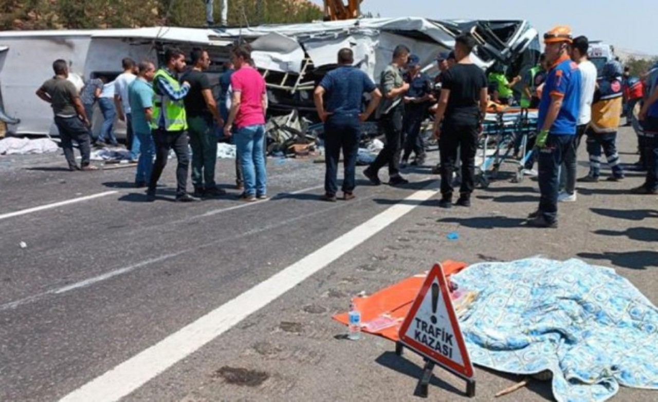 Gaziantep'teki kazada yardım etmek için duran gazeteciler Muhammed Abdulkadir Esen ile Umut Yakup Tanrıöver hayatını kaybetti