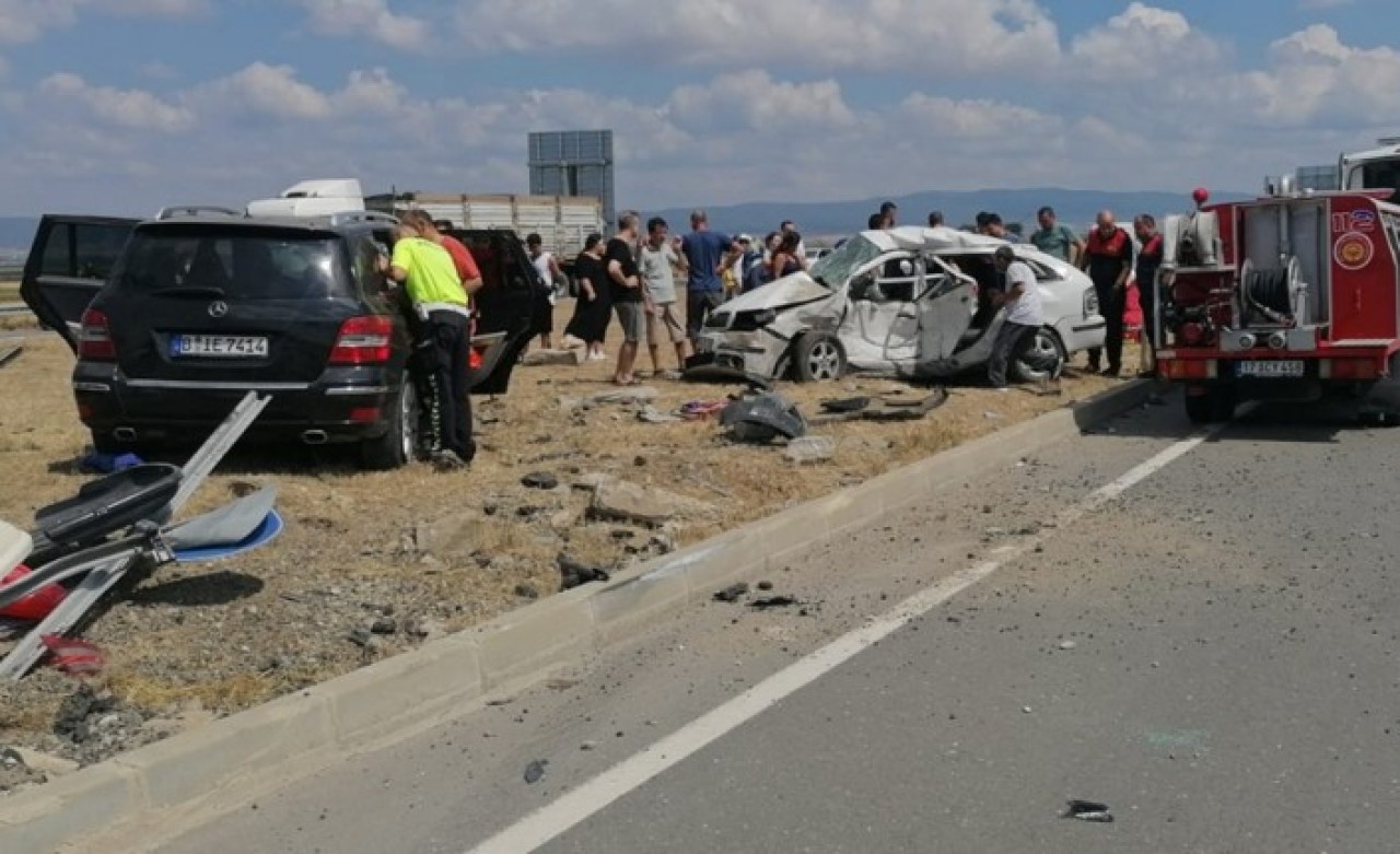 Gelibolu'da feci kaza: Muzaffer Özdemir ve Serap Özdemir öldü