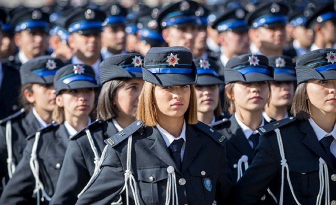İçişleri Bakanlığı'ndan kadın polislerin kıyafetleriyle ilgili dikkat çeken karar