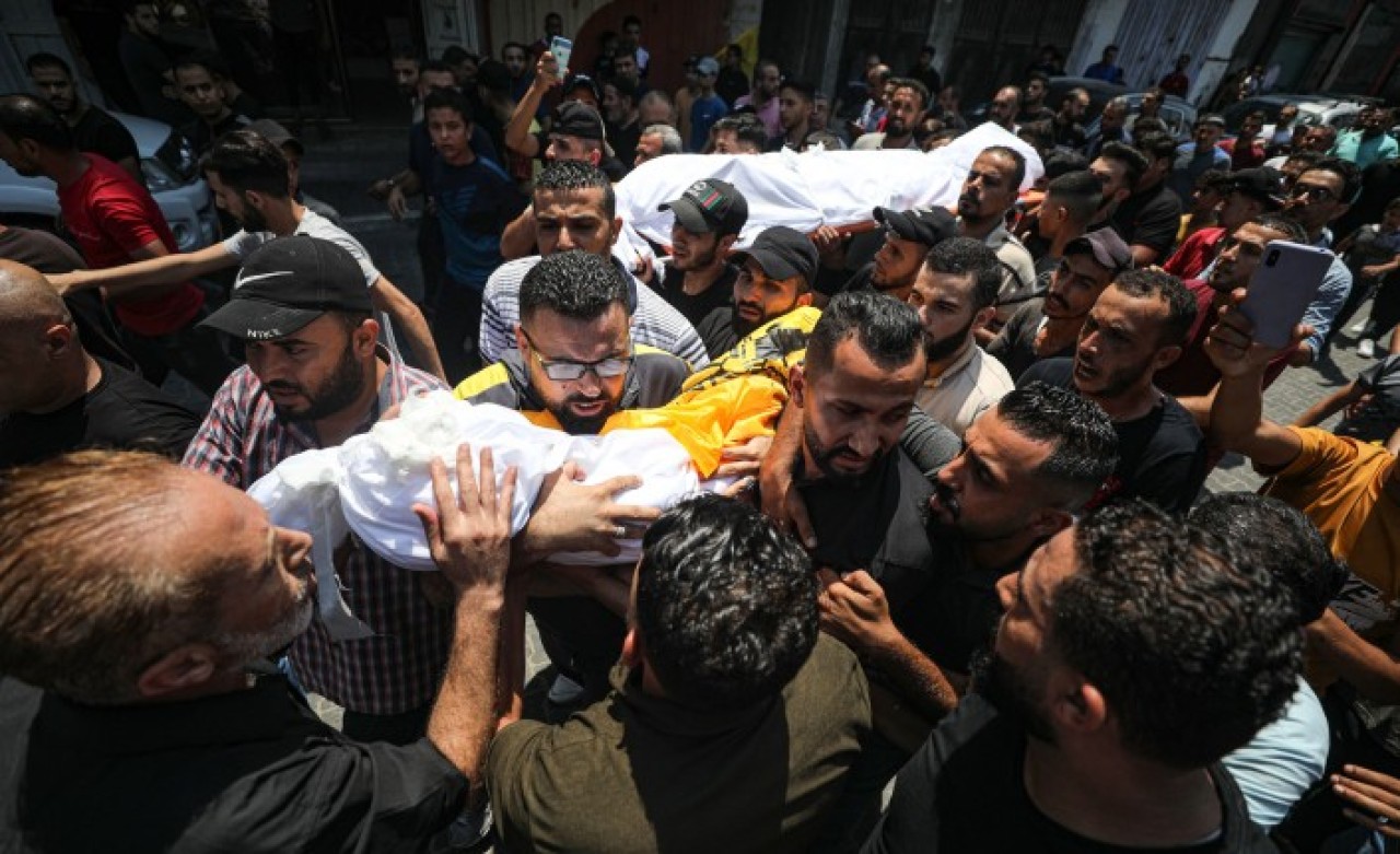 İsrail'in Gazze saldırılarında hayatını kaybeden 3'ü çocuk 5 Filistinlinin naaşı toprağa verildi